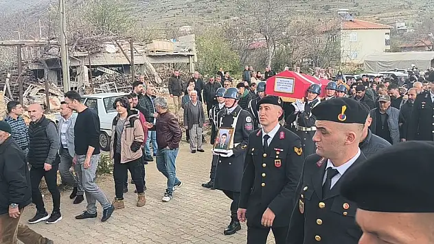 Kalp krizi sonucu vefat eden uzman çavuş son yolculuğuna uğurlandı