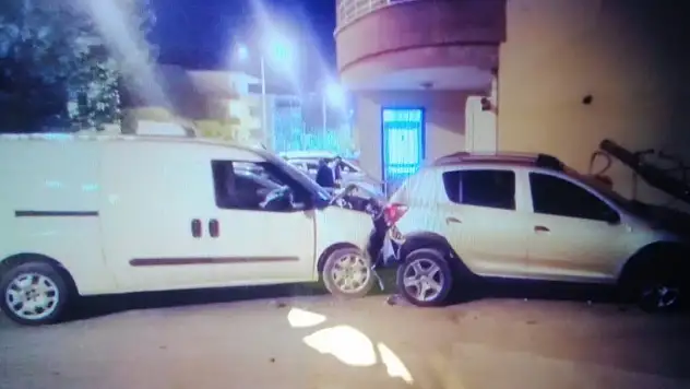 Otomobil yayalara çarpı: 2 yaralı