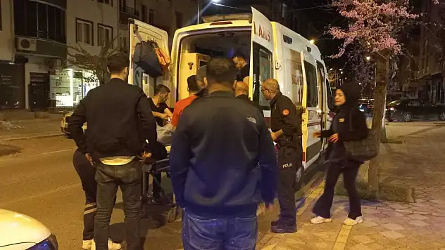 Sokakta 3 kişinin bıçaklı saldırısında yaralandı