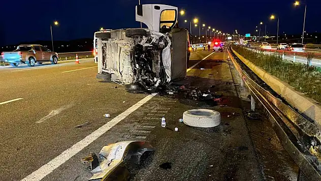 Otoyolda feci kaza: 1 ölü, 5 yaralı