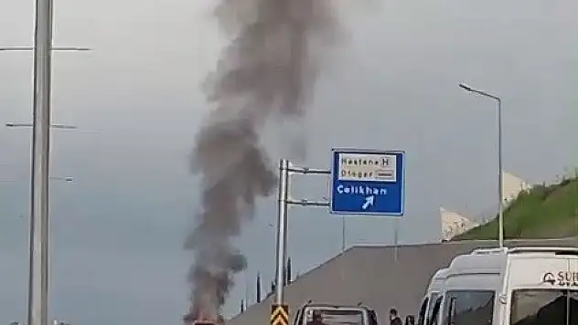 Seyir halindeki otomobil yandı