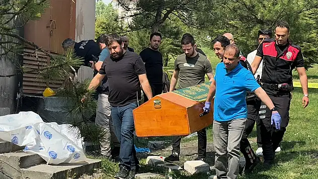 Boşanma aşamasındaki karısını silahla öldürdü