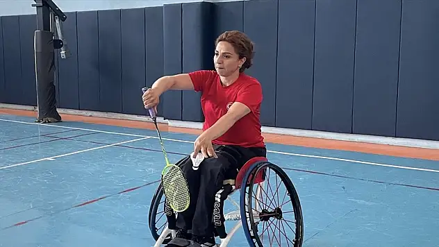 Konyalı milli para badmintoncu gözünü Paris'e dikti