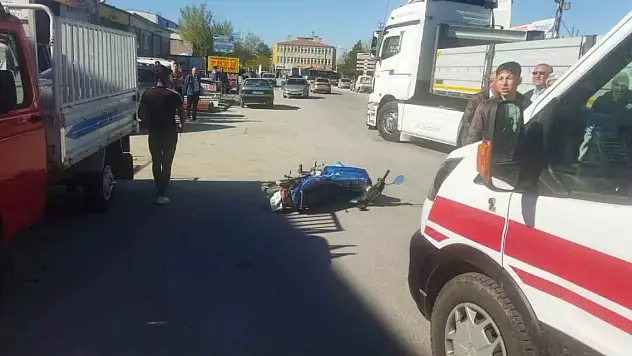 Karapınar'da motosiklet ile tır çarpıştı: 1 yaralı
