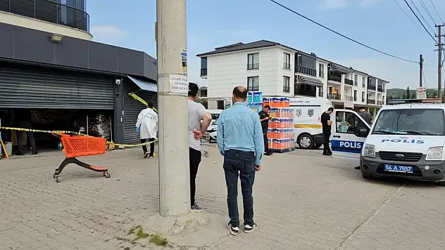 Markette çalışan husumetlisini tabancayla ayaklarından vurdu