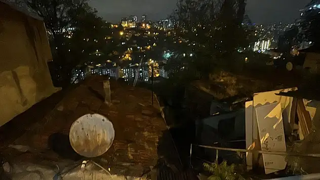 İstanbul'da toprak kayması: 14 ev etkilendi, 70 kişi tahliye edildi