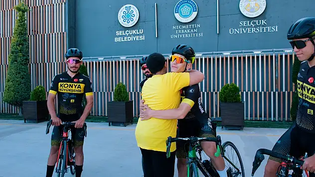 Konya Büyükşehir Belediyesporlu bisikletçilerden otizm farkındalığına destek