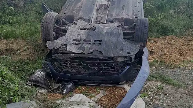 Tırın arkadan çarptığı otomobil takla attı 3 yaralı