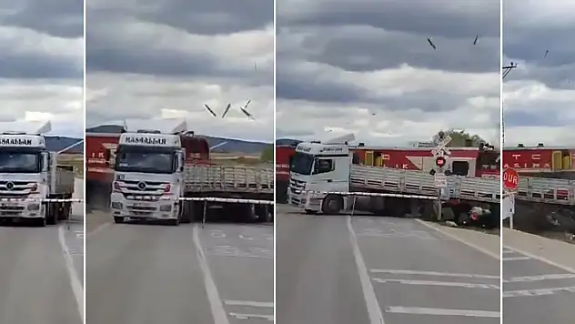 Yolcu treni TIR'a çarptı