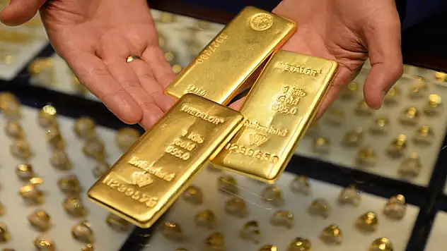 Altının ons fiyatı 2 bin 300 doların altına geriledi