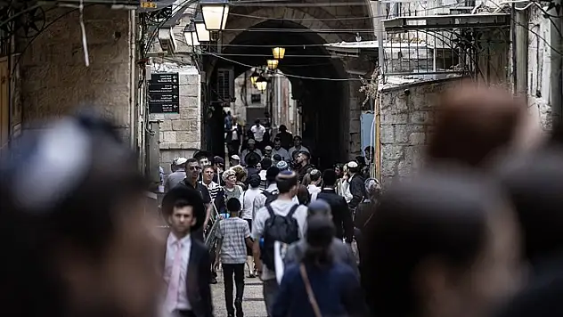 Fanatik Yahudi yerleşimciler Mescid-i Aksa'ya baskın düzenledi