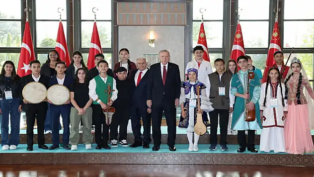 Cumhurbaşkanı Erdoğan, Beştepe'de çocukları kabul etti