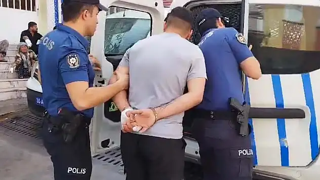 'Yan baktın' kavgasında sırtından bıçakla yaralandı