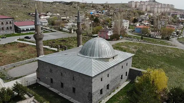 'Ulu Camii'de Ermeniler 285 Türk'ü diri diri yaktı'