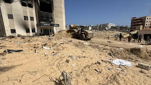 Gazze hükümeti: İsrail'in Nasır Hastanesi'nde yüzlerce insanı infaz ettiğini teyit ediyoruz