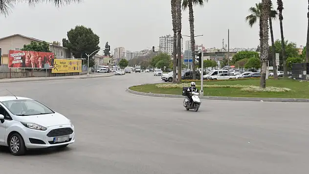 Arkadaşının otomobiliyle motosikletliyi öldürdü, sevgilisini ve aracı bırakıp kaçtı