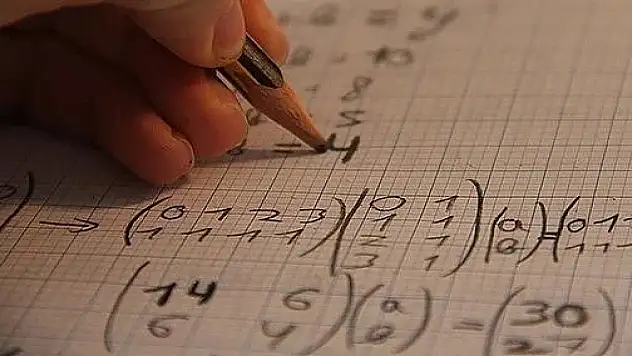 MEB'in yeni müfredatında matematik derslerinde 'algoritma-bilişim' odakta olacak