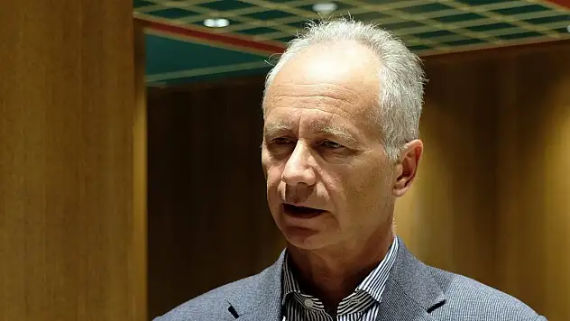 İtalyan profesör Aiuti, Konya'da SMA hastalığında gen tedavisini anlattı