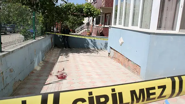 4'üncü katın balkonundan düşüp öldü