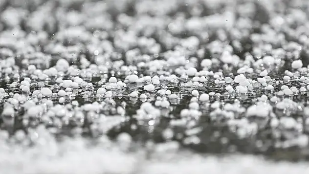 Sağanak ve dolu yağışı yaşamı olumsuz etkiledi