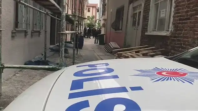 Önce zile bastı, sonra tetiğe