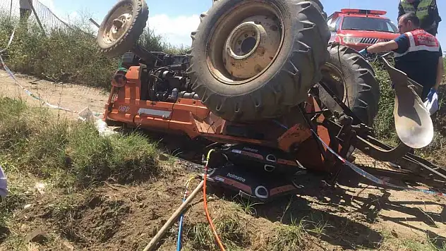 Devrilen traktörün altında kalan kişi hayatını kaybetti