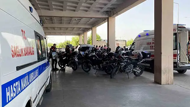 Hastane önünde bıçaklı kavga: 4 yaralı