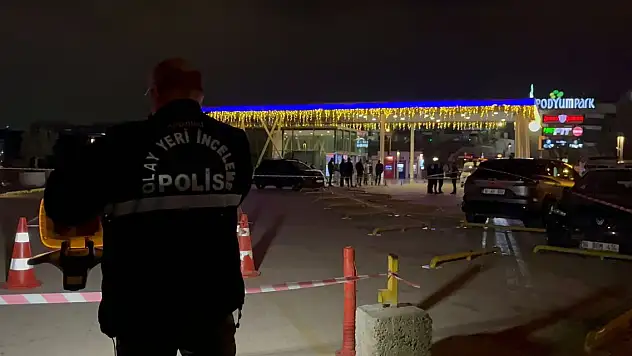 Gece kulübünde tartıştığı kişiyi tabancayla vurdu