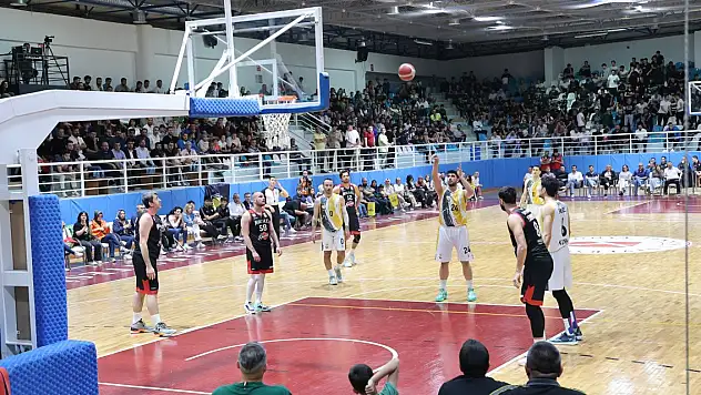 Konya Büyükşehir Belediyespor Basketbol takımı adım adım finale yürüyor