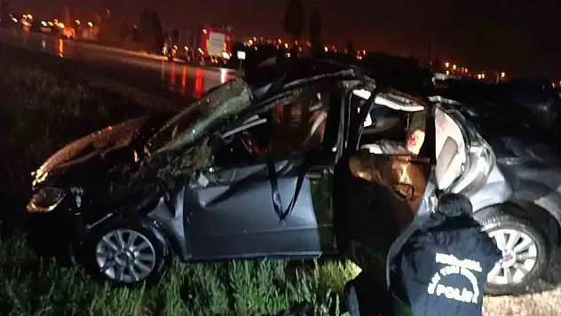 Yağış nedeniyle kontrolden çıkan araç bariyere çarptı: 1 ölü, 5 yaralı