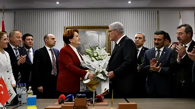 İYİ Parti'de devir teslim töreni yapıldı