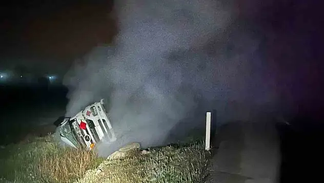 Burdur-Antalya karayolunda LPG tankeri devrildi, sızıntı nedeniyle yol çift taraflı trafiğe kapatıldı