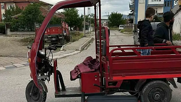 Otomobil ile elektrikli bisiklet çarpıştı: 4 yaralı
