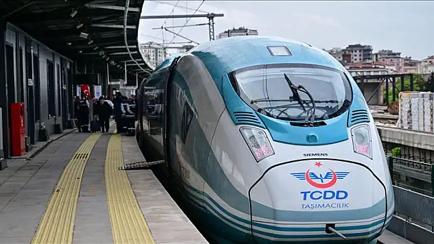 İstanbul-Sivas aktarmasız ekspres yüksek hızlı tren seferleri başladı