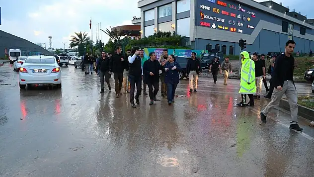 Şırnak Valisi Atay sel bölgesinde incelemelerde bulundu