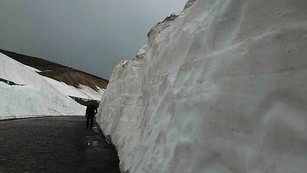 Mayıs'ta bile kar kalınlığı 5 metreyi buluyor