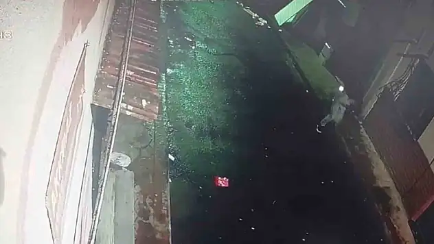 Silahla kendini vurdu, polis kan izlerini takip edip oyununu bozdu