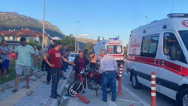 Motosiklet ile otomobil çarpıştı: 2 yaralı
