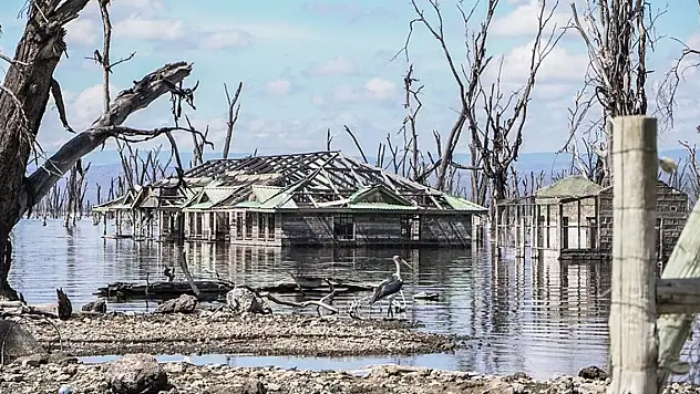 Kenya'daki 3 haftadır sellerde mücadele ediyor! Can kaybı 228'e yükseldi