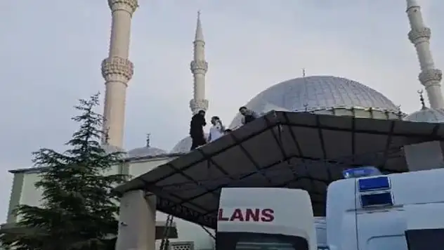 Camide tadilat sırasında bacağı kesilen işçi yaralandı