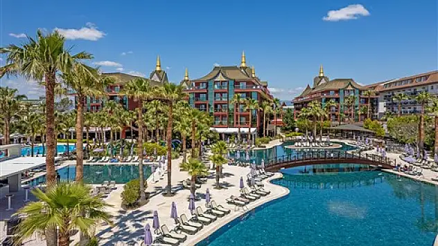 Ege'nin Esintisi ve Akdeniz'in Keyfi: Alaçatı, Bodrum ve Antalya'da Tatil Rüyası