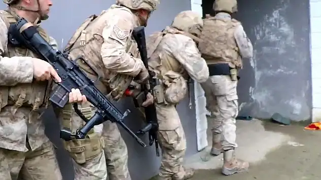 4 yıldır aranıyordu! Gizli bölmede saklanırken yakalandı