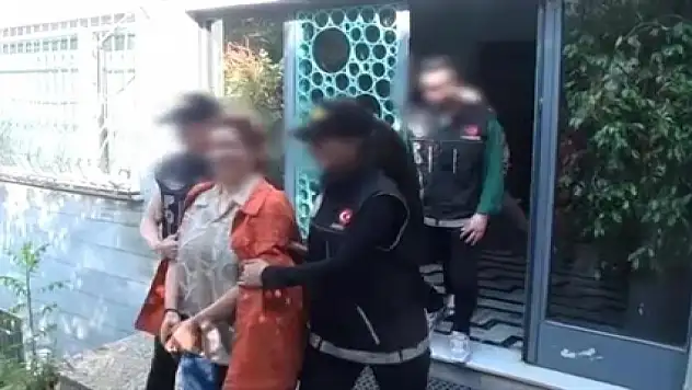 Ünlü şarkıcı Kalben uyuşturucu operasyonunda gözaltına alındı!