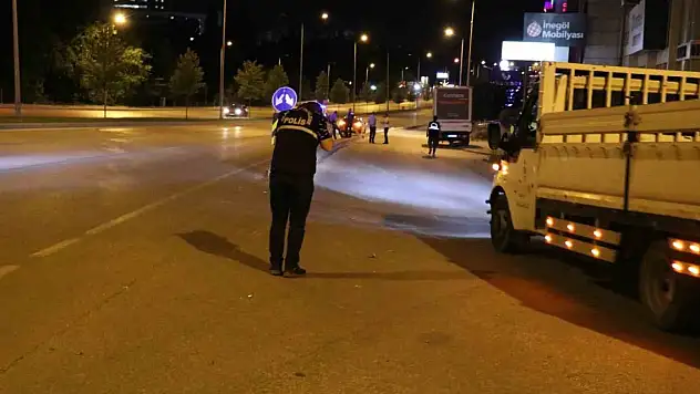 Otomobile çarpan motosiklette bulunan iki genç hayatını kaybetti