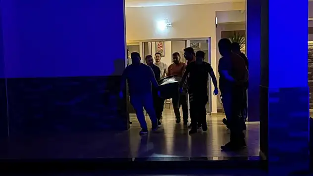 Boşanma aşamasındaki Ukraynalı eşini öldürüp intihar etti