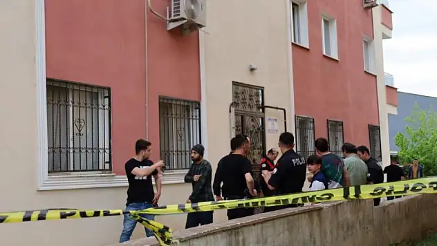 Manisa'da kocasının bıçakladığı kadın hayatını kaybetti