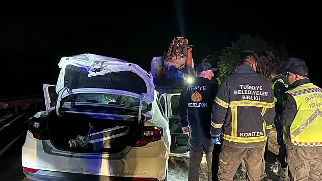 Amasya-Çorum karayolunda vinçle otomobil çarpıştı: 1 ölü