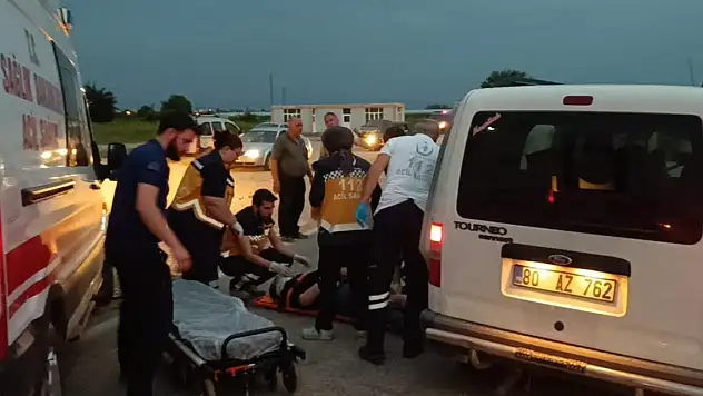 Hafif ticari araçla otomobil çarpıştı: 1 öldü, 5 yaralı