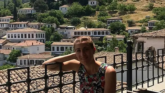 Motosiklet otomobille çarpıştı: 2 çocuk annesi kadın hayatını kaybetti