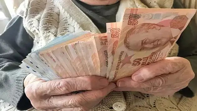 SSK, Bağ-Kur ve memur emeklilerine yapılacak zamda 3 formül masada